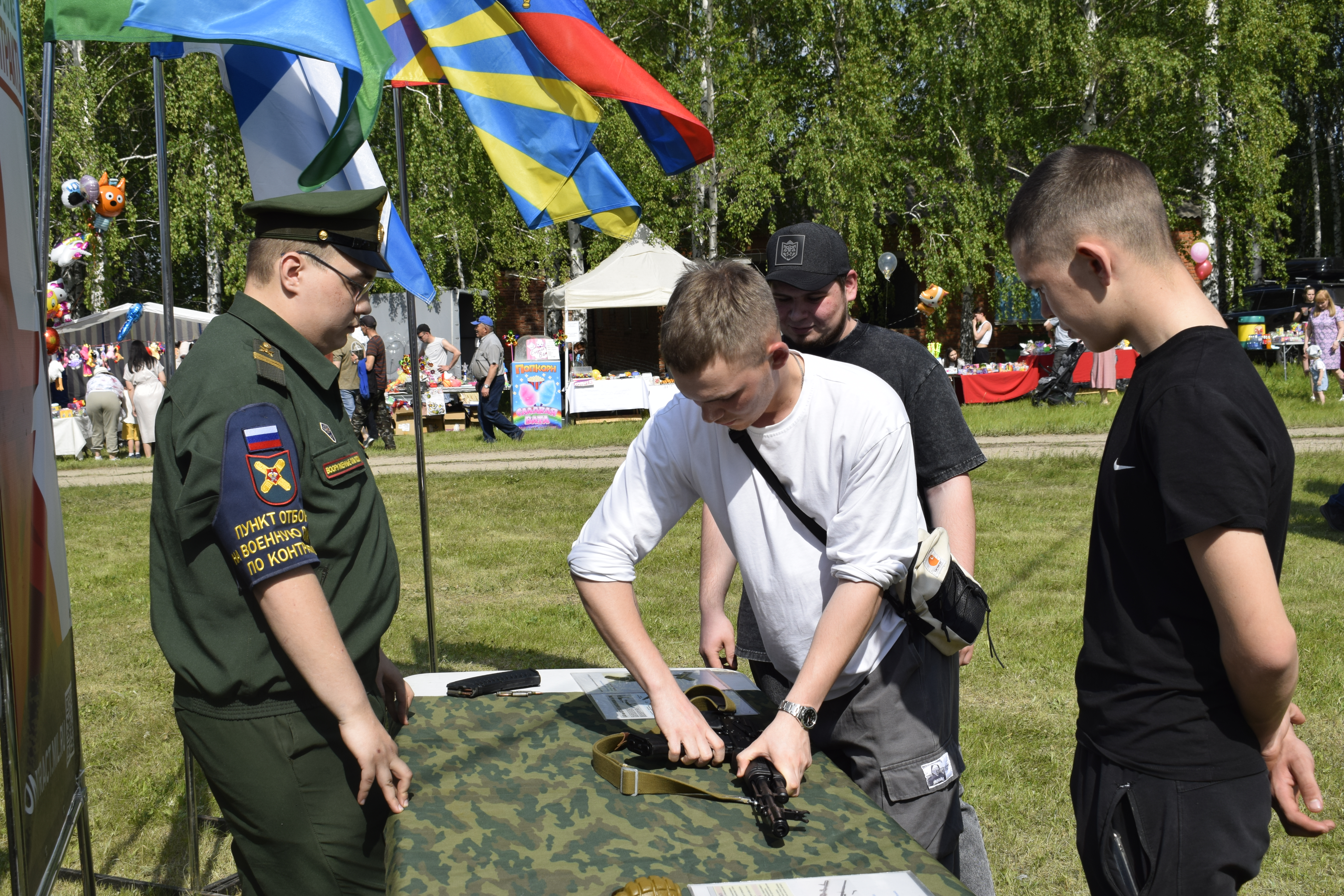 На Дне села в Бавлинском районе развернулся мобильный пункт для  контрактников | 03.06.2024 | Бавлы - БезФормата