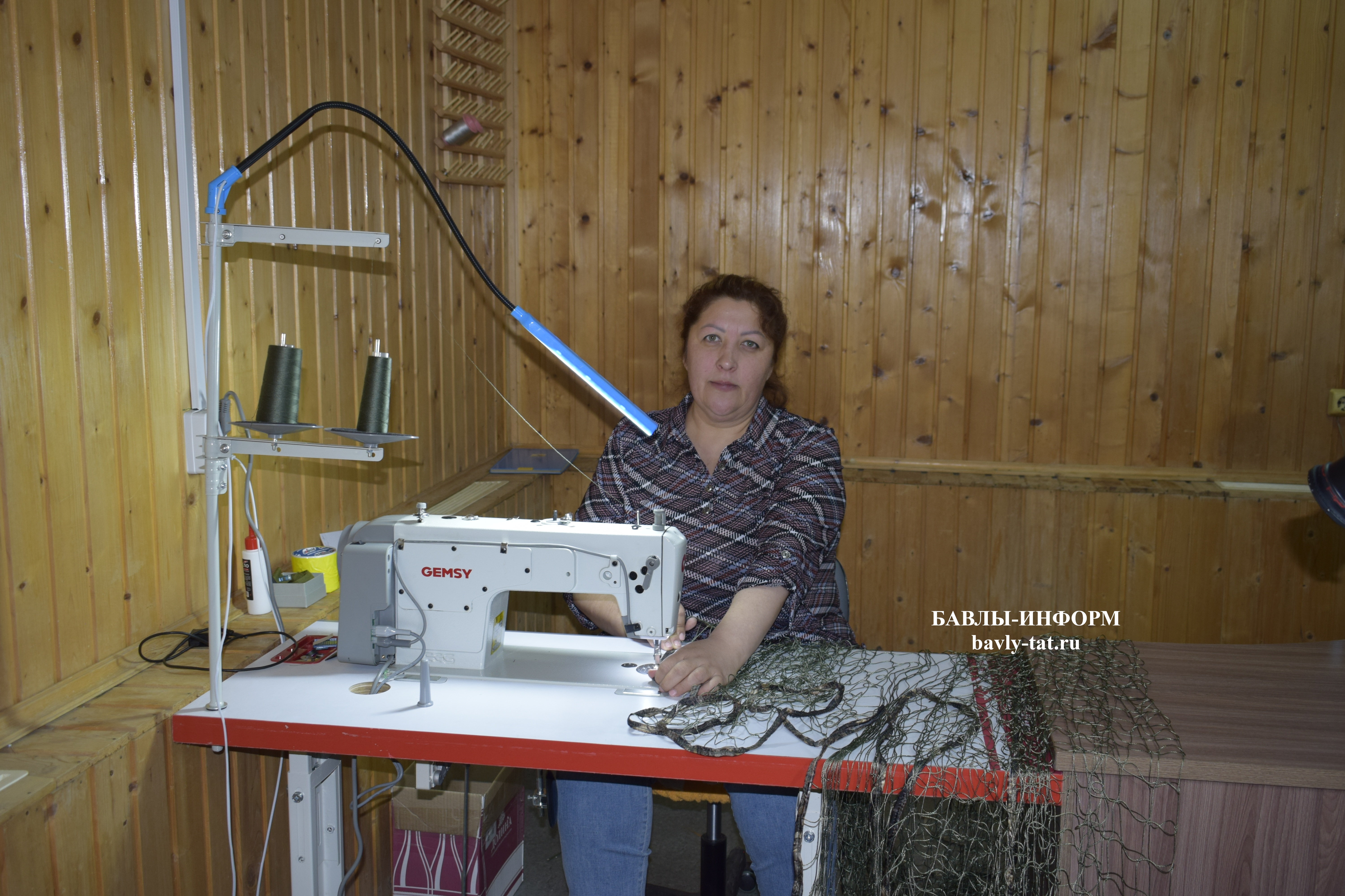 Благодаря инициативе Ландыш Ганиевой в районе открыто уже 12 точек по плетению маскировочных сетей.
