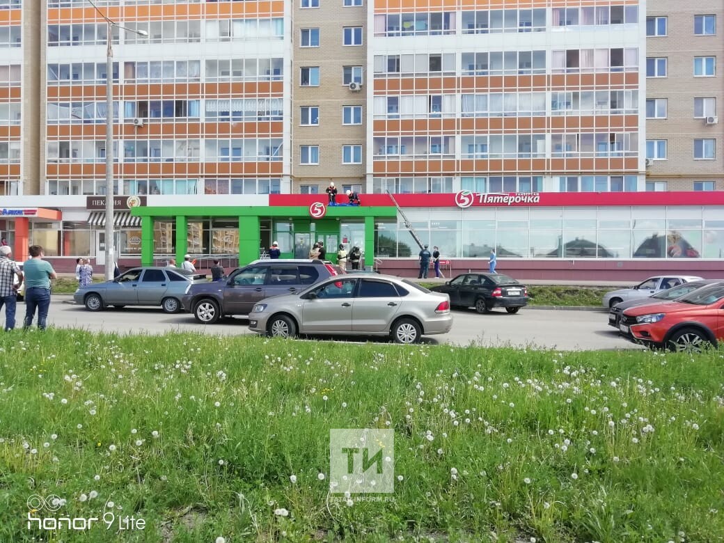 В Татарстане четырнадцатилетняя девочка выпала из окна и погибла |  26.05.2021 | Бавлы - БезФормата