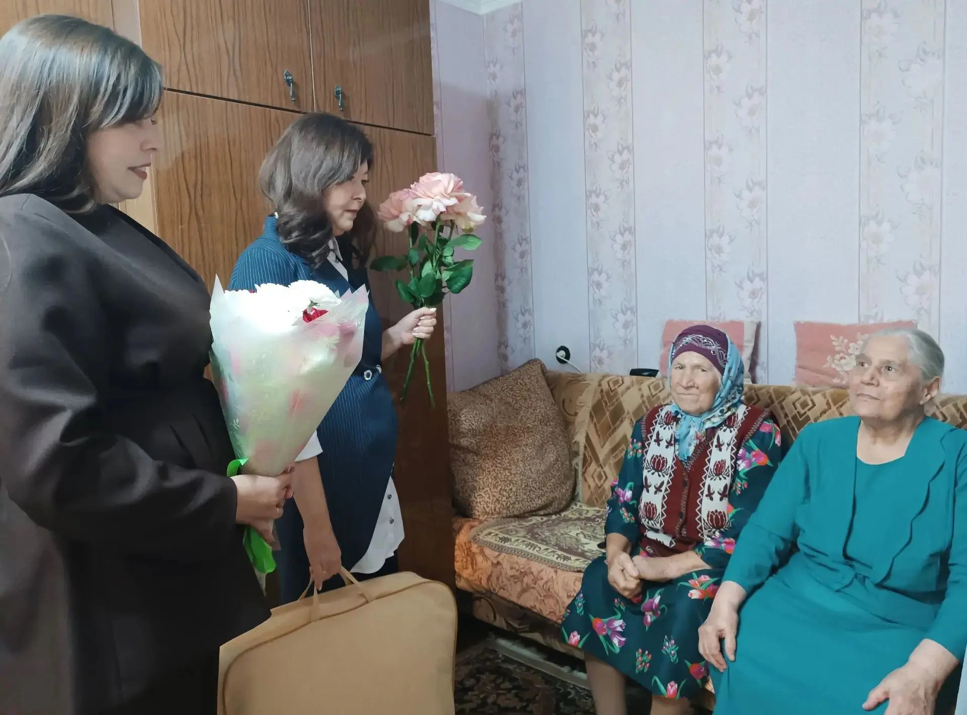 Многие её ученики пошли по стопам любимого учителя и тоже выбрали профессию математика. 