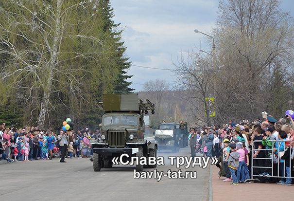 В параде Победы в Бавлах участвовала военная техника
