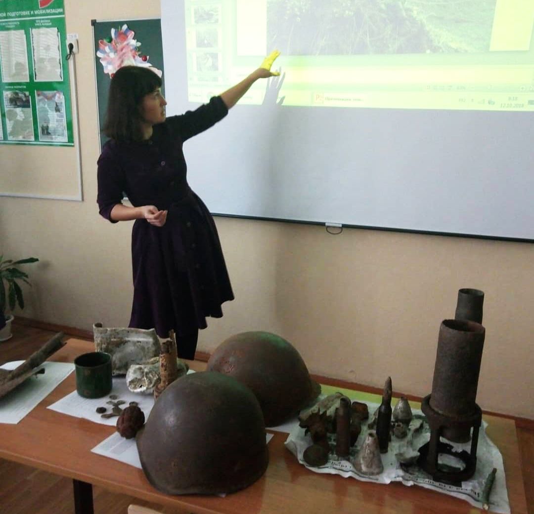 Ученики бавлинской школы подержали в руках артефакты войны