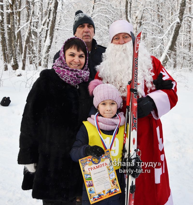В Бавлах лыжный сезон открыли вместе с Дедом Морозом