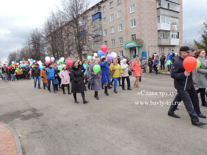 Бавлинцы вышли на Первомайскую демонстрацию
