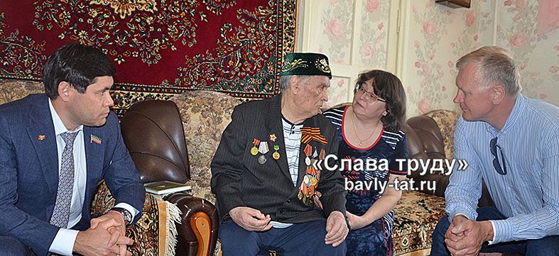 Депутат Госсовета Татарстана поздравил ветерана печати