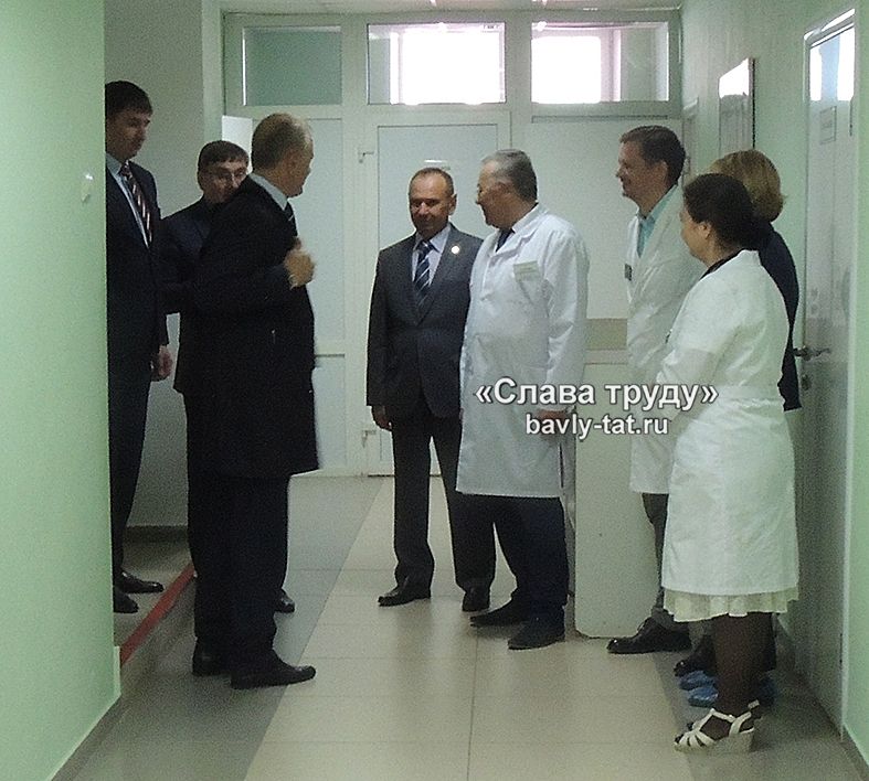 Глава Бавлинского района поздравил маленьких пациентов