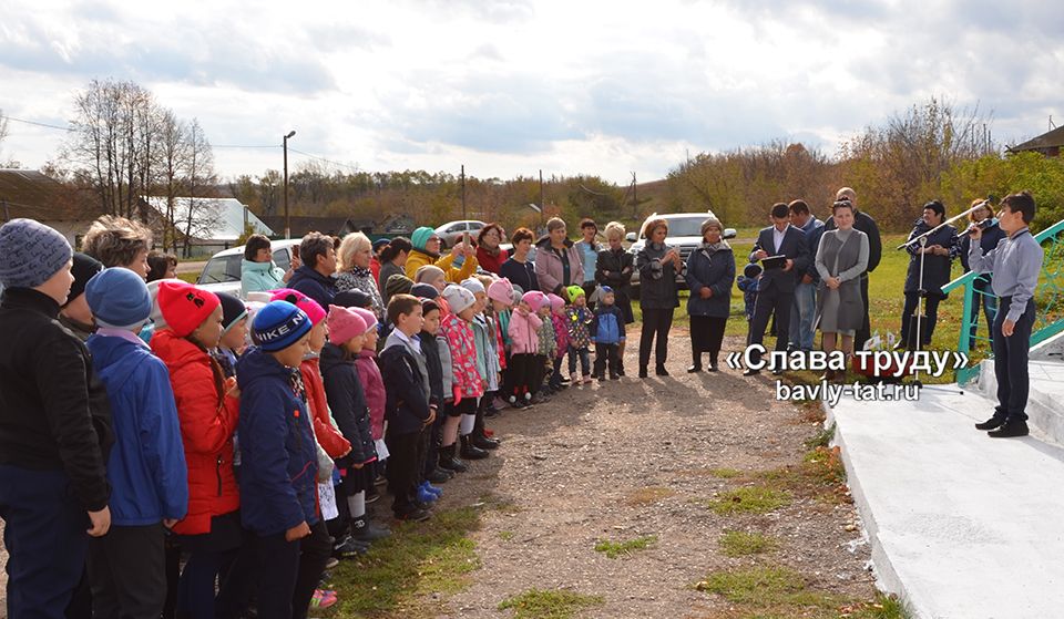 Депутат Ирек Салихов подарил еще одному бавлинскому селу детскую площадку
