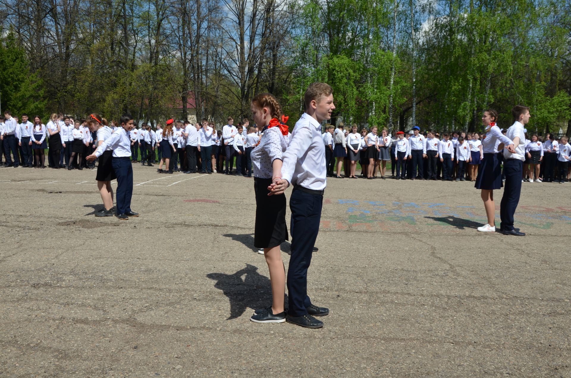 В Бавлах вторая школа провела свой «военный» парад