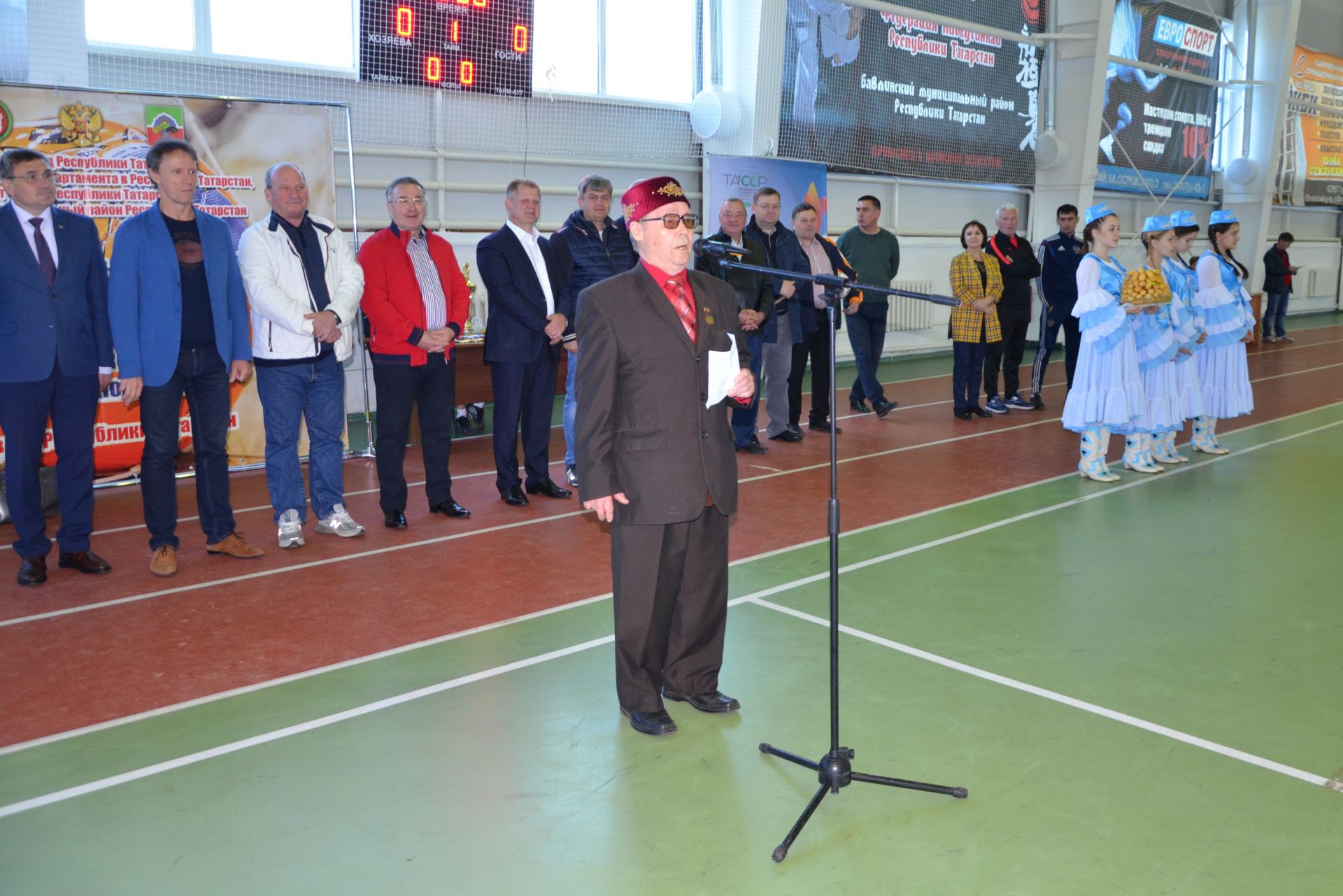 В Бавлах судьи из нескольких регионов России  собрались на юбилейном турнире по футболу
