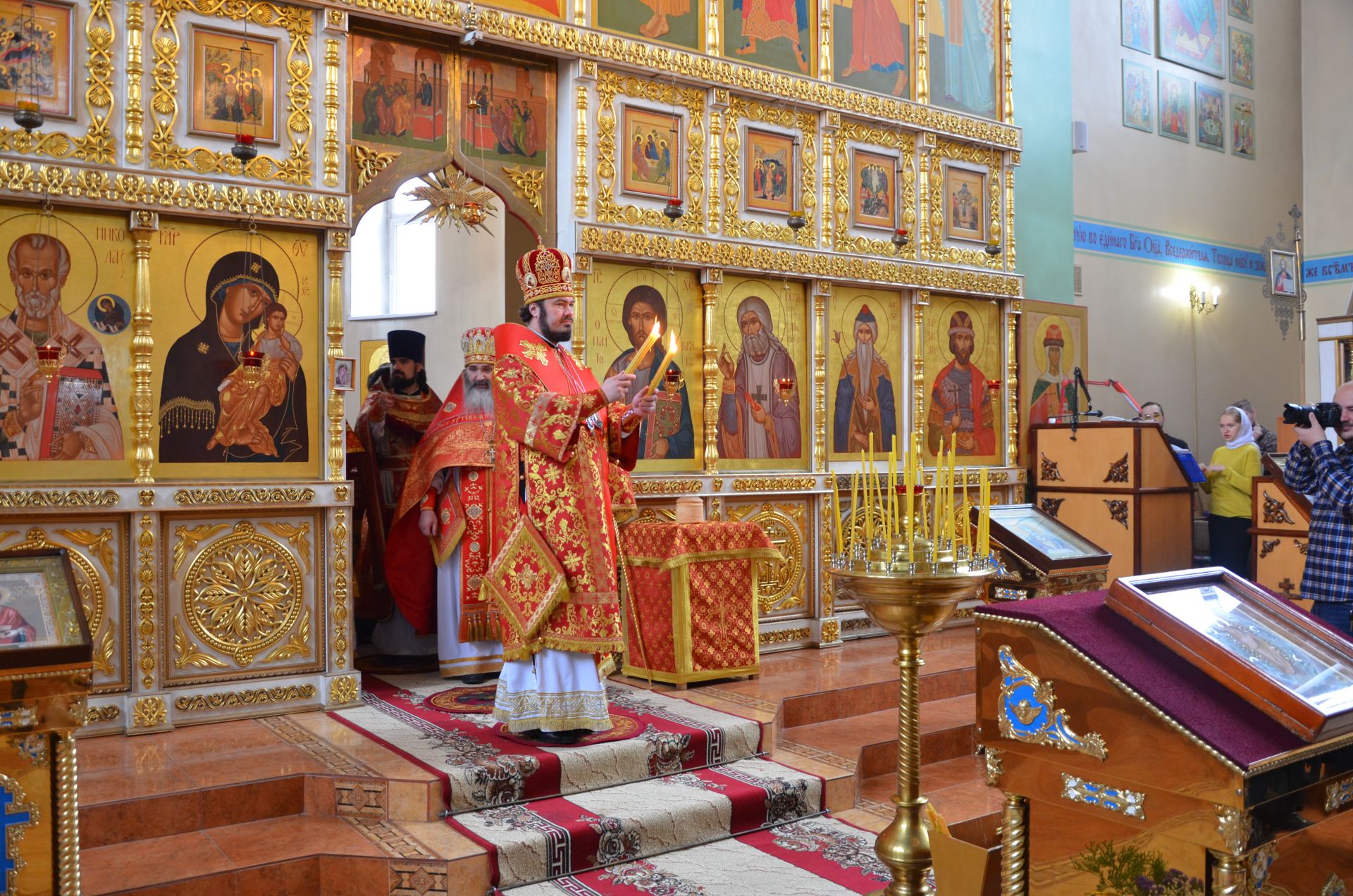 В Бавлах епископ Мефодий возглавил праздничное богослужение