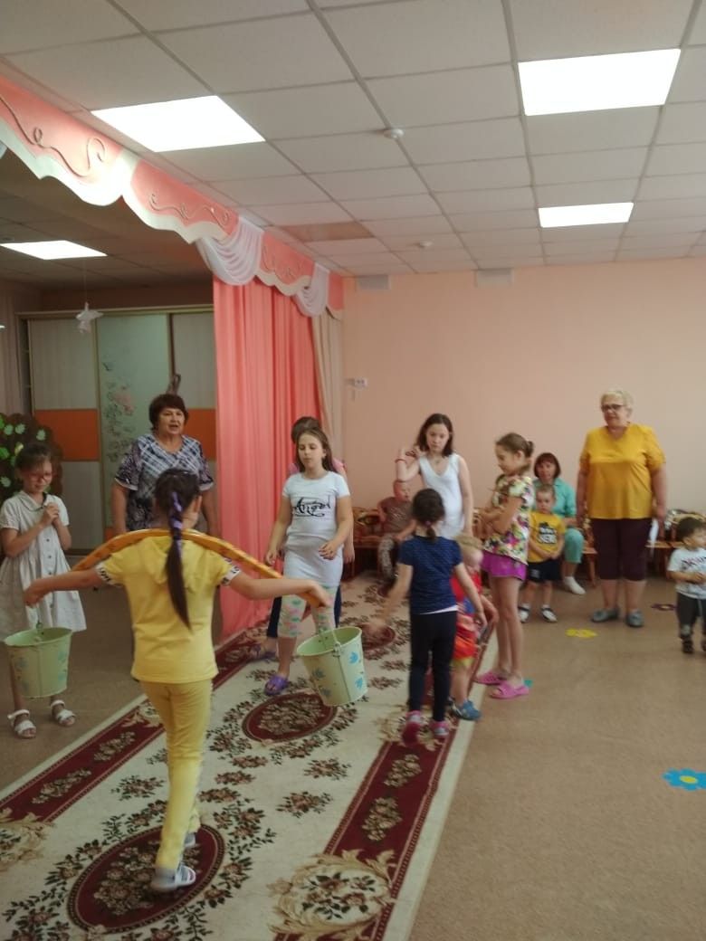 В Бавлах дети из реабилитационного центра "Радость" встречают День России