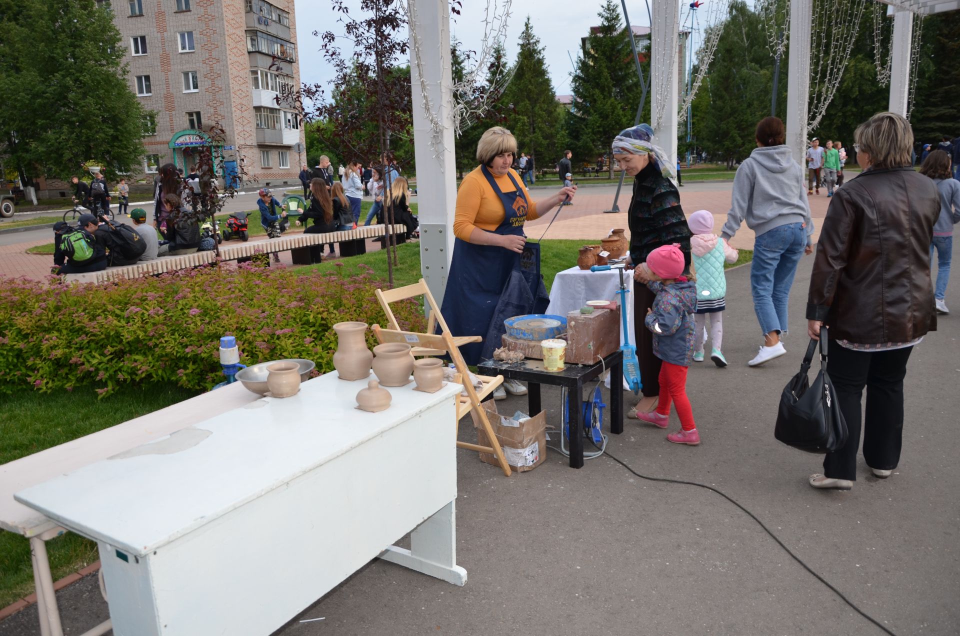 День молодёжи в Бавлах: волосы дыбом и яблоки в карамели