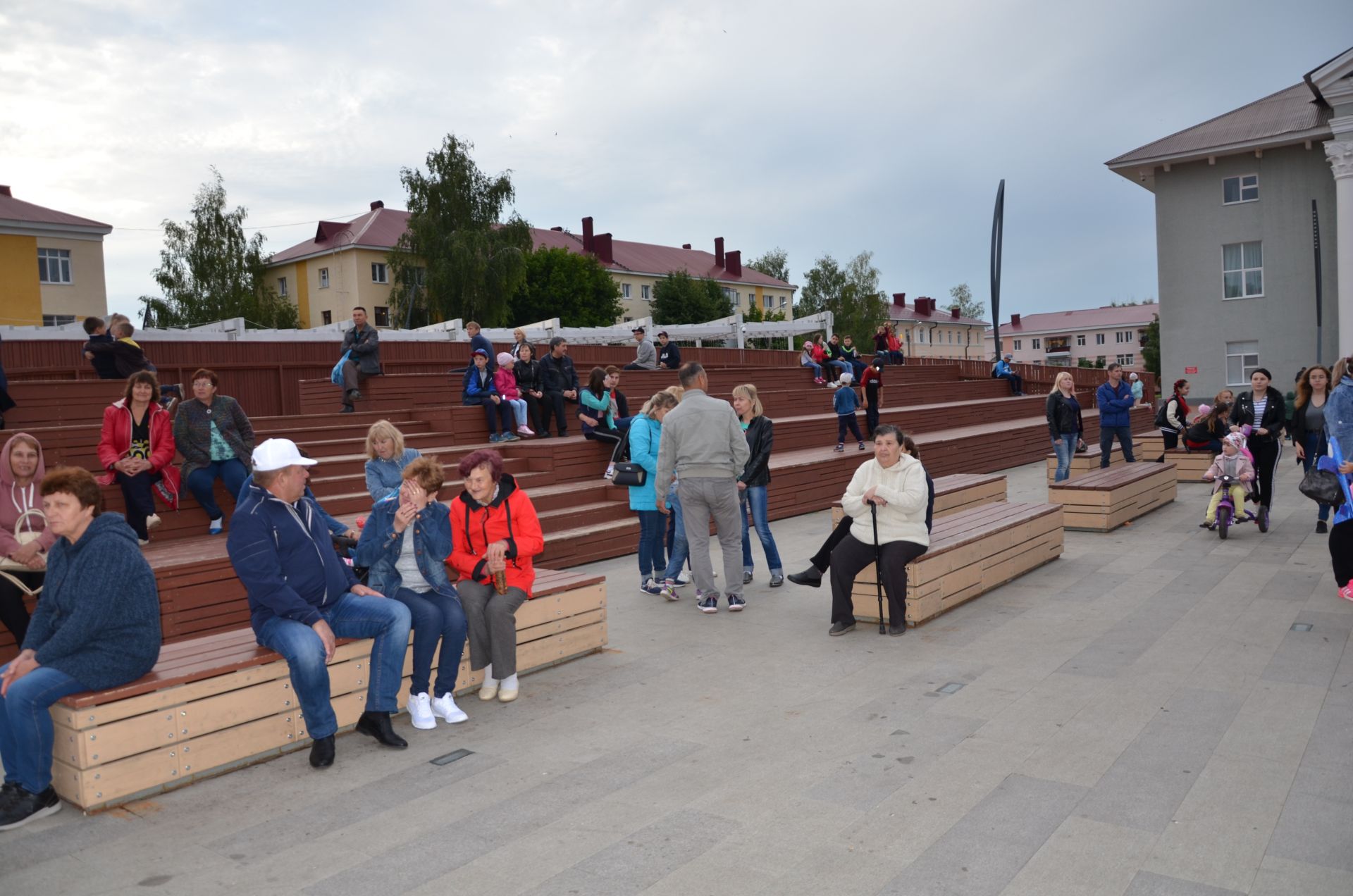 День молодёжи в Бавлах: волосы дыбом и яблоки в карамели