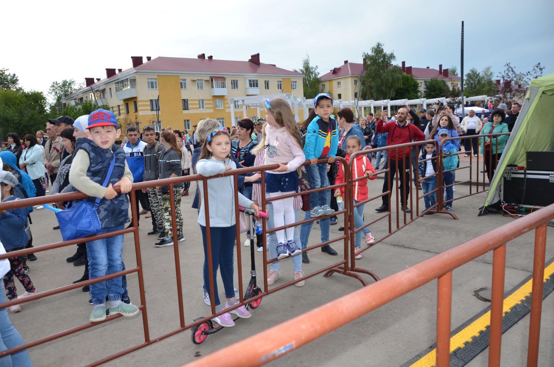 День молодёжи в Бавлах: волосы дыбом и яблоки в карамели