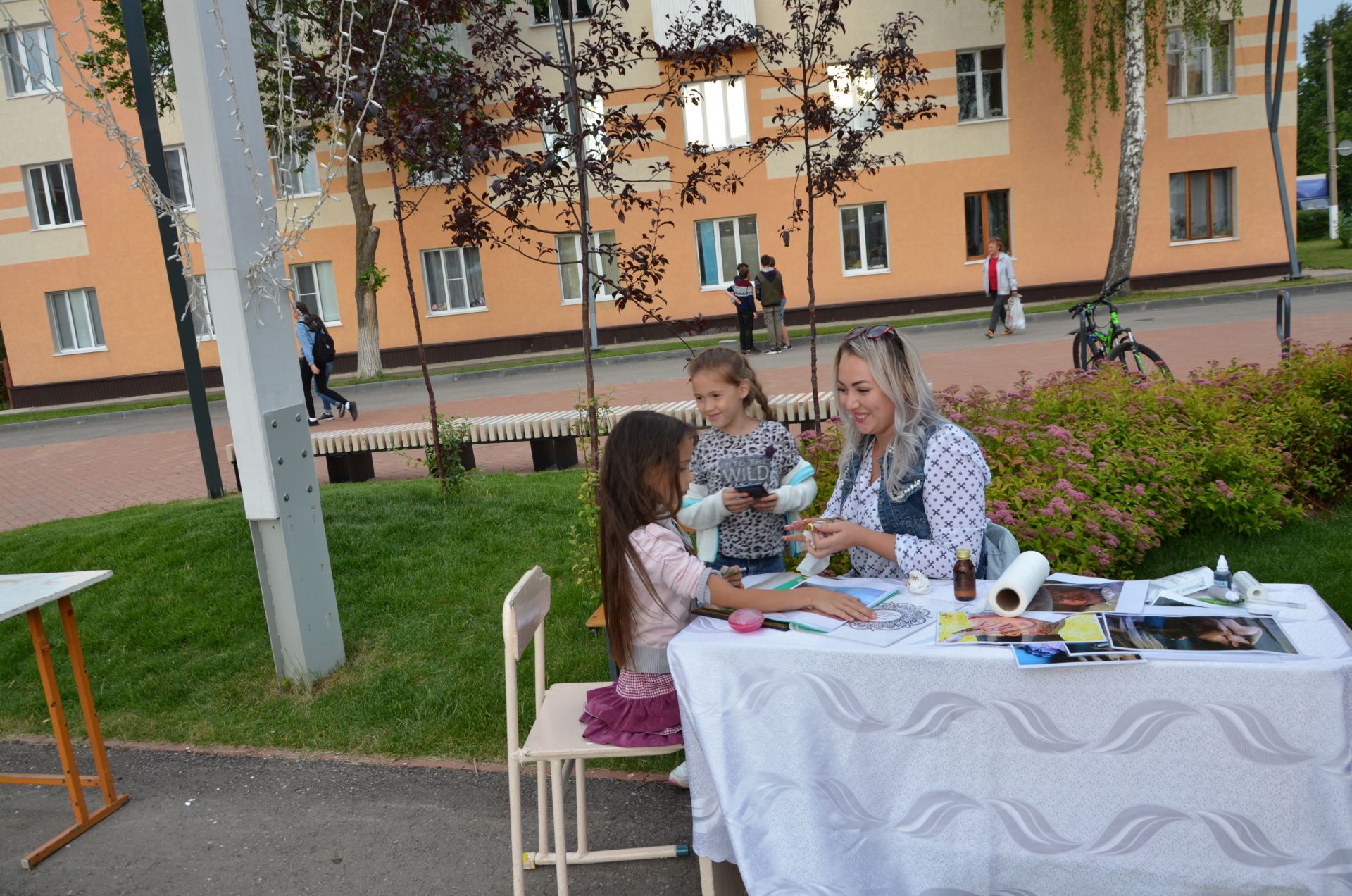 День молодёжи в Бавлах: волосы дыбом и яблоки в карамели