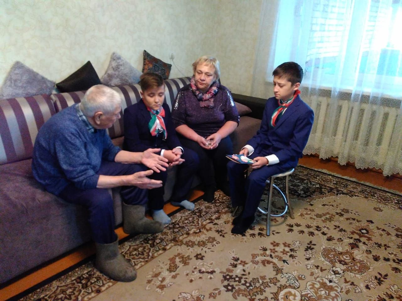 Бавлинские школьники поздравили ветеранов с наступающим Днём пожилых людей