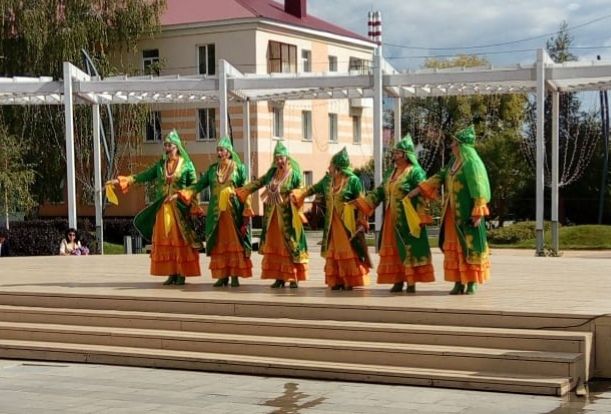 Бавлинцы голосуют за свою республику и за свой двор