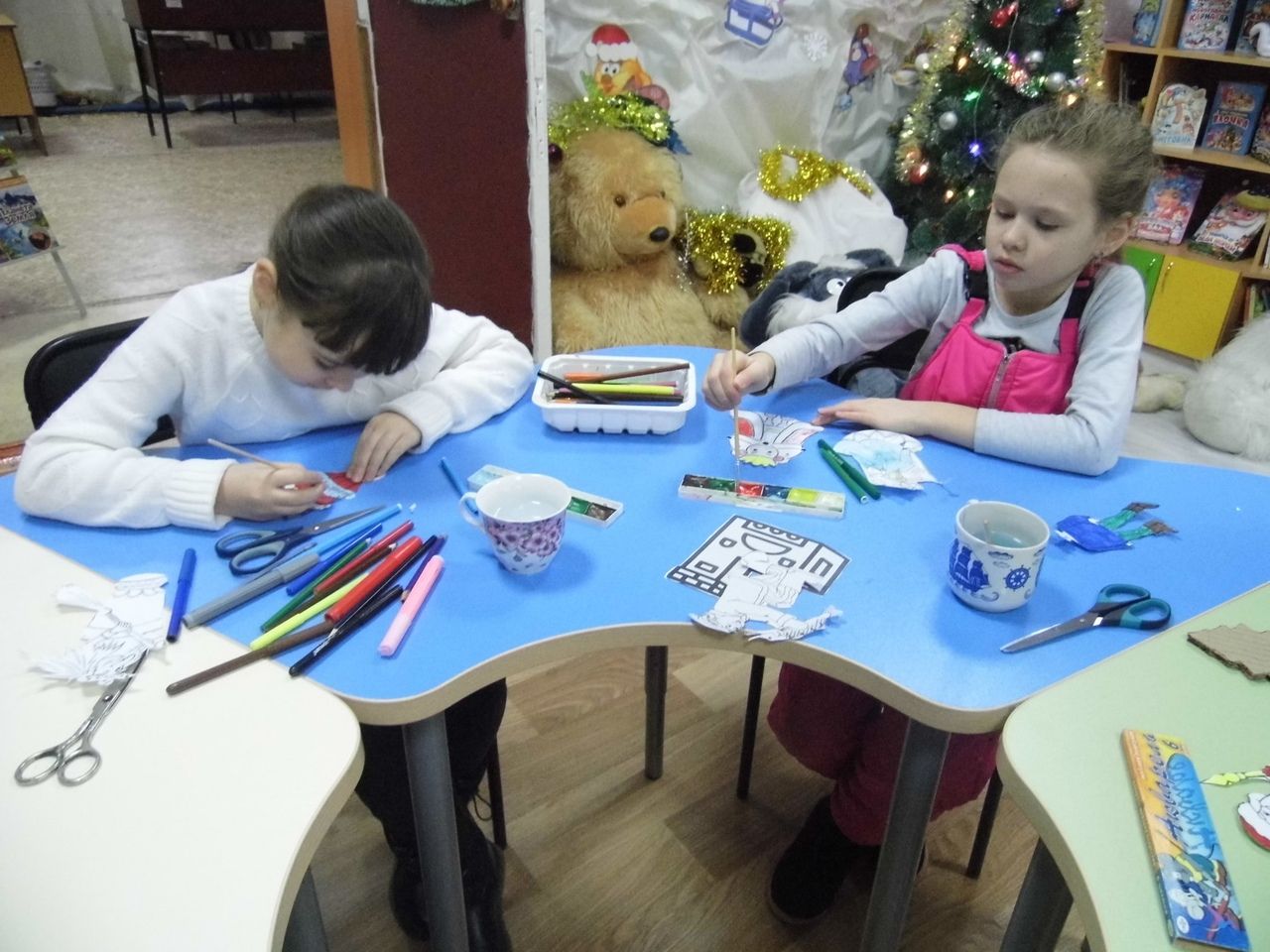 Бавлинские дети встретились с героями сказок в библиотеке