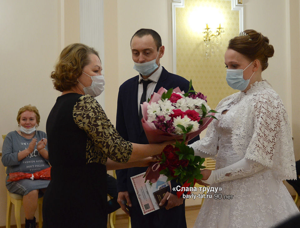 100 пара Бавлинского района зарегистрировала брак