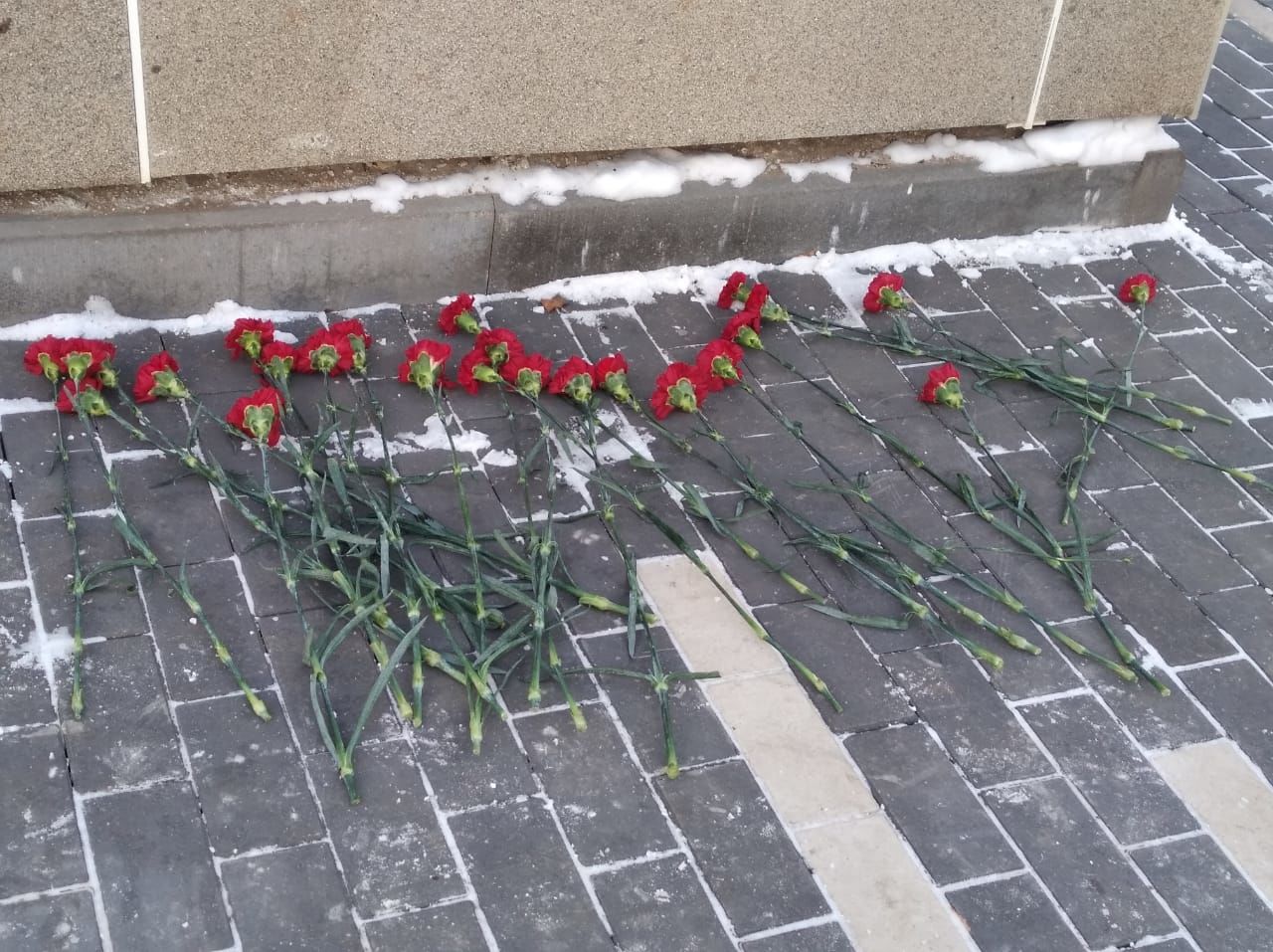 Сегодня в Бавлах возложили цветы к мемориалу Неизвестного Солдата