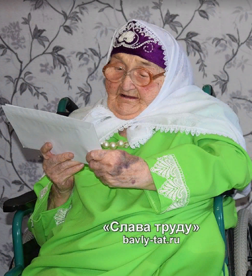 Бавлинская долгожительница идет по жизни с газетой-ровесницей