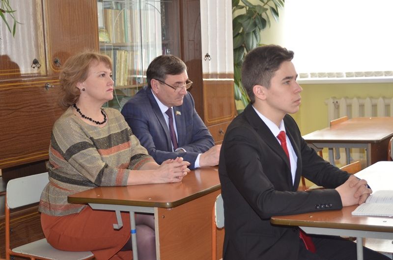 В школах Бавлинского района проходят парламентские уроки