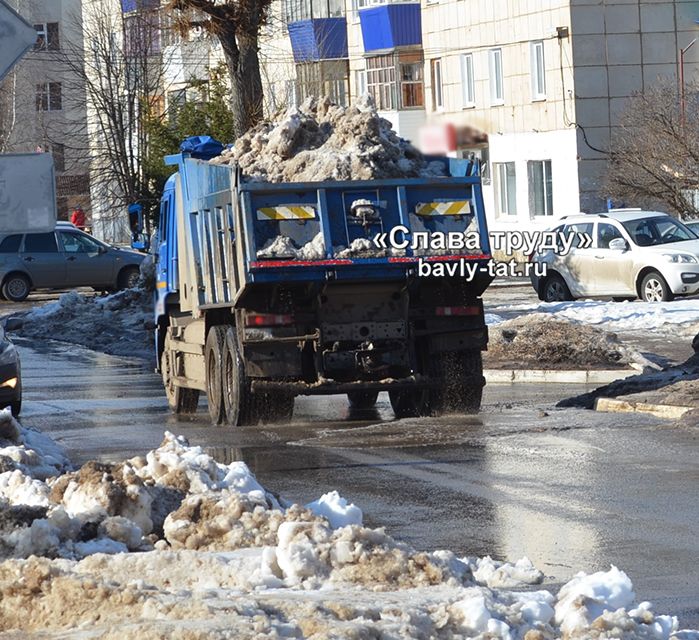 Бавлинские улицы очищают от снега и льда