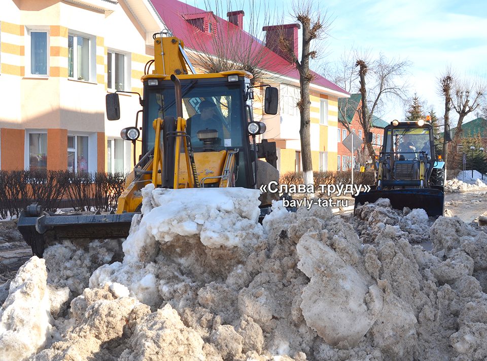 Бавлинские улицы очищают от снега и льда