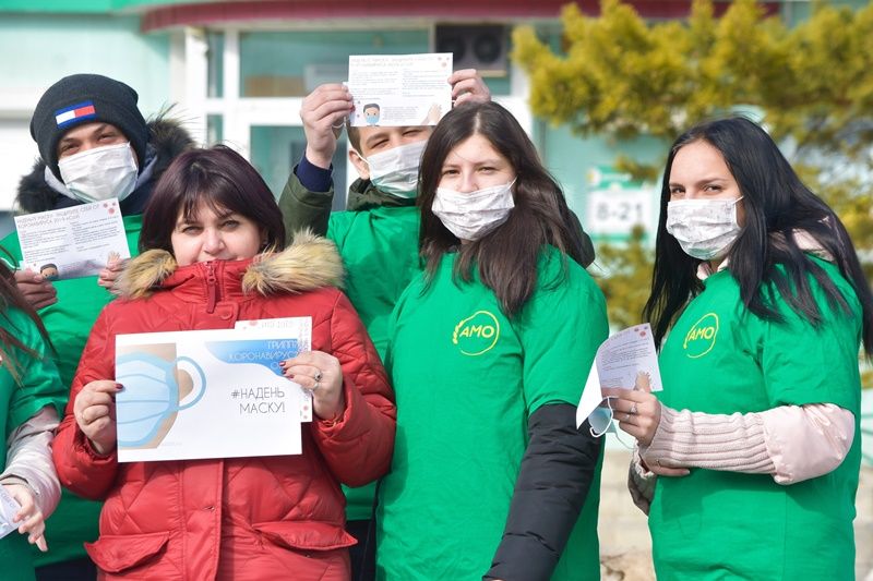 В Бавлах студенты-активисты вышли на борьбу с коронавирусом
