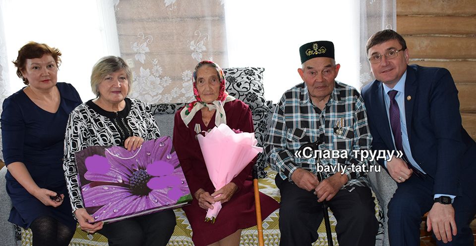 Бавлинские ветераны Гузаировы отмечают тройной праздник