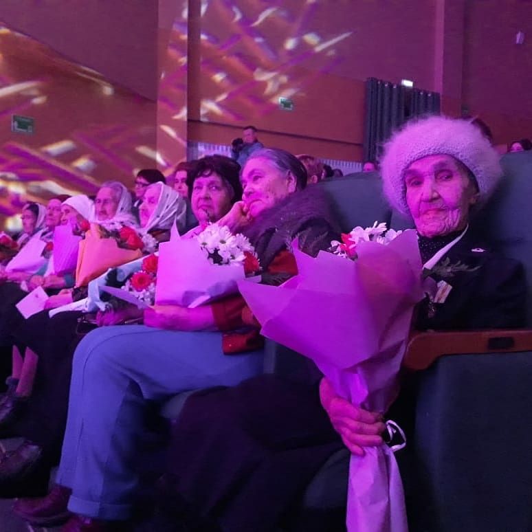 В Бавлах для милых женщин организовали концерт с награждениями