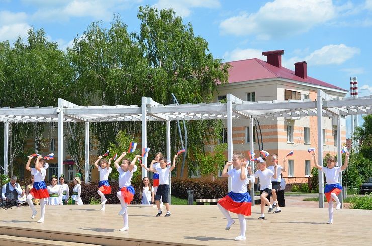 День России на главной площади города Бавлы