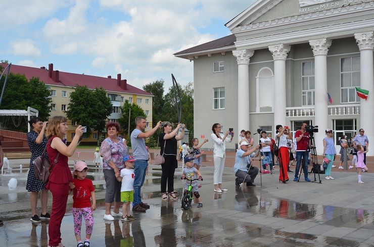 День России на главной площади города Бавлы