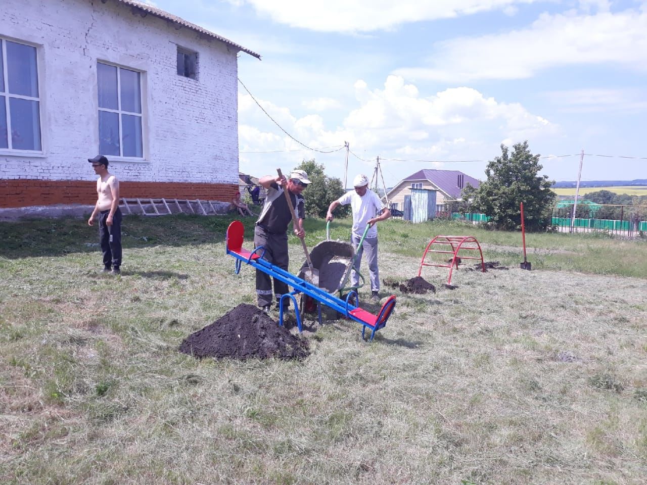 В селе Бавлинского района построили детскую площадку