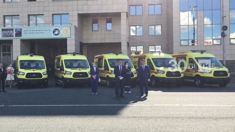 Президент РТ подарил бавлинской больнице кареты скорой помощи