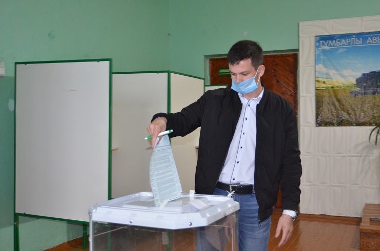 На свадьбу или на выборы: Тумбарлинские джигиты на избирательный участок пришли как на праздник