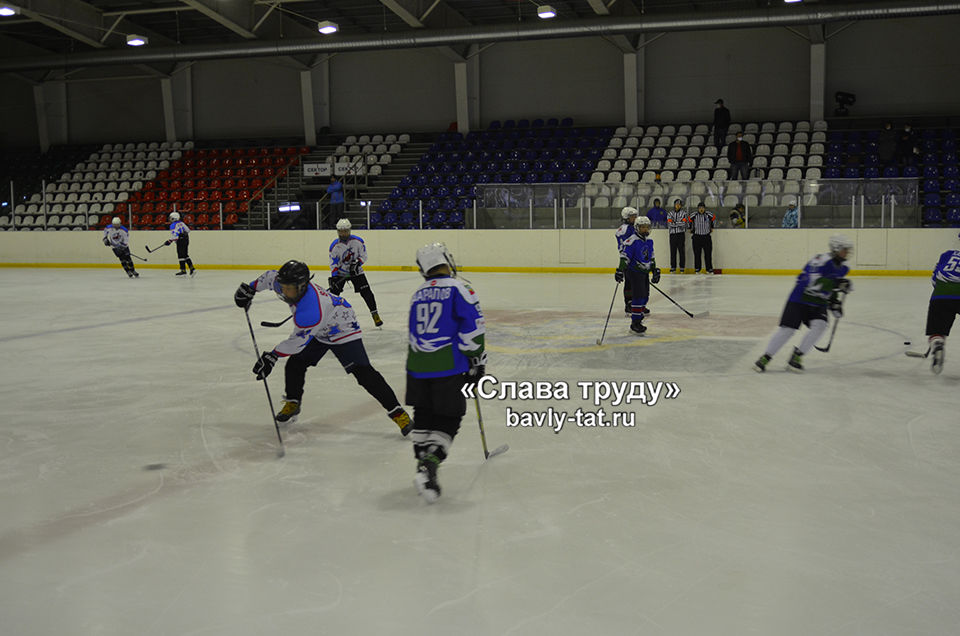 В Бавлах турнир по хоккею посвятили юбилею района