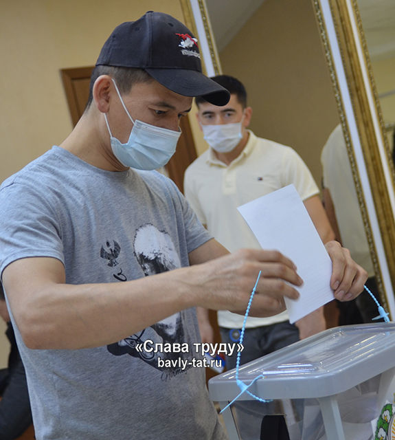 В Бавлах граждане Узбекистана участвовали в досрочном голосовании