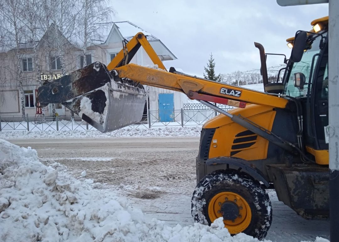 Бавлинские улицы с утра очищают от снега