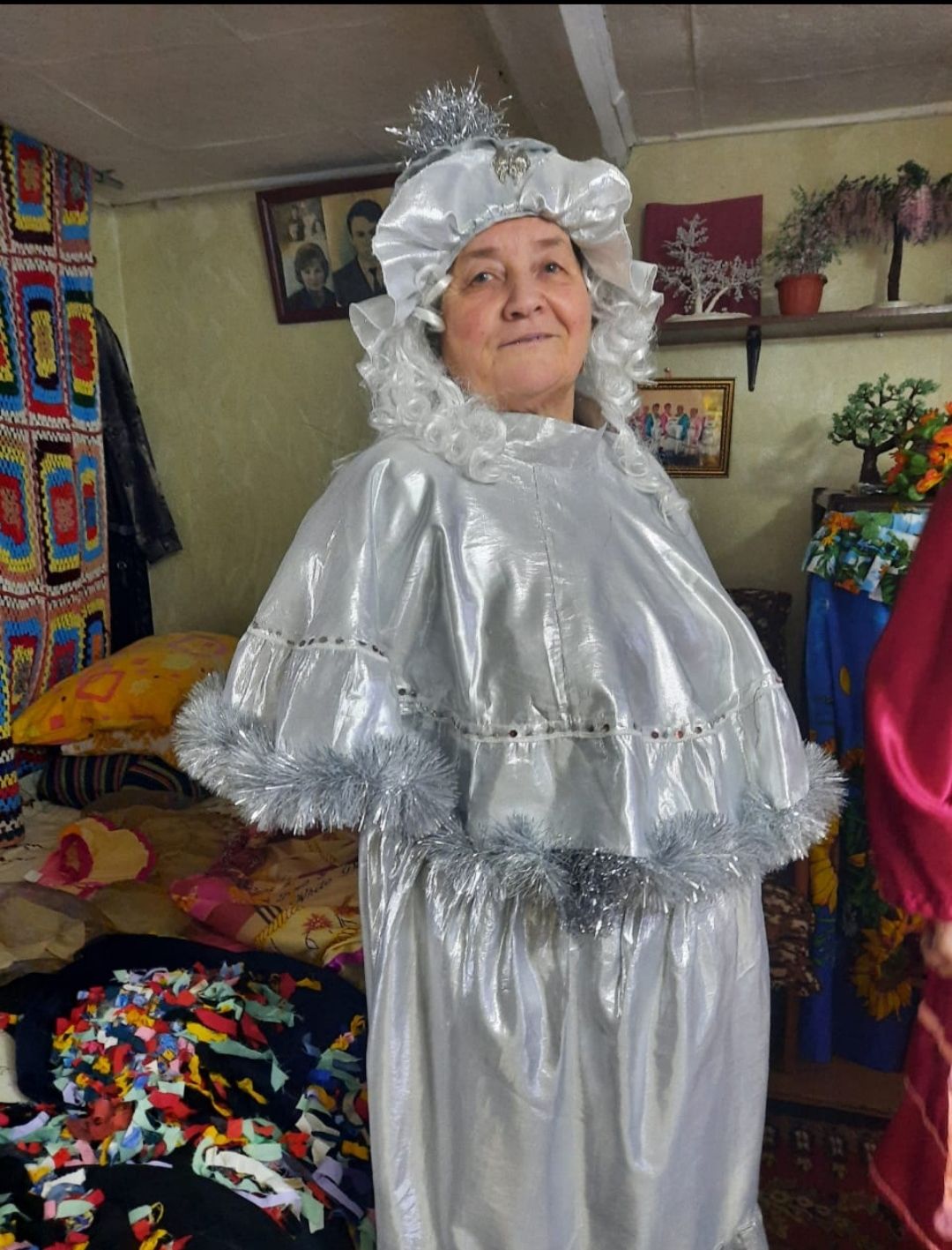 Жительница села Васькино-Туйрала шьёт карнавальные костюмы