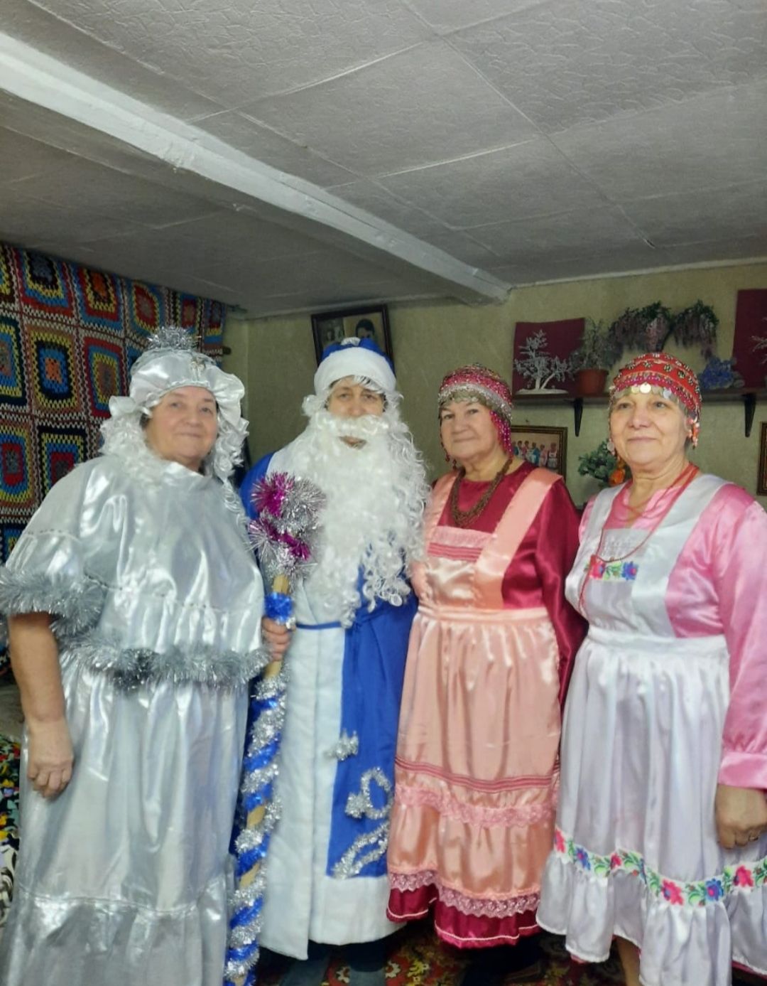 Жительница села Васькино-Туйрала шьёт карнавальные костюмы