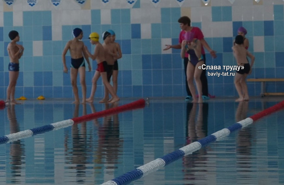 Бавлинский тренер 25 лет учит детей плаванию