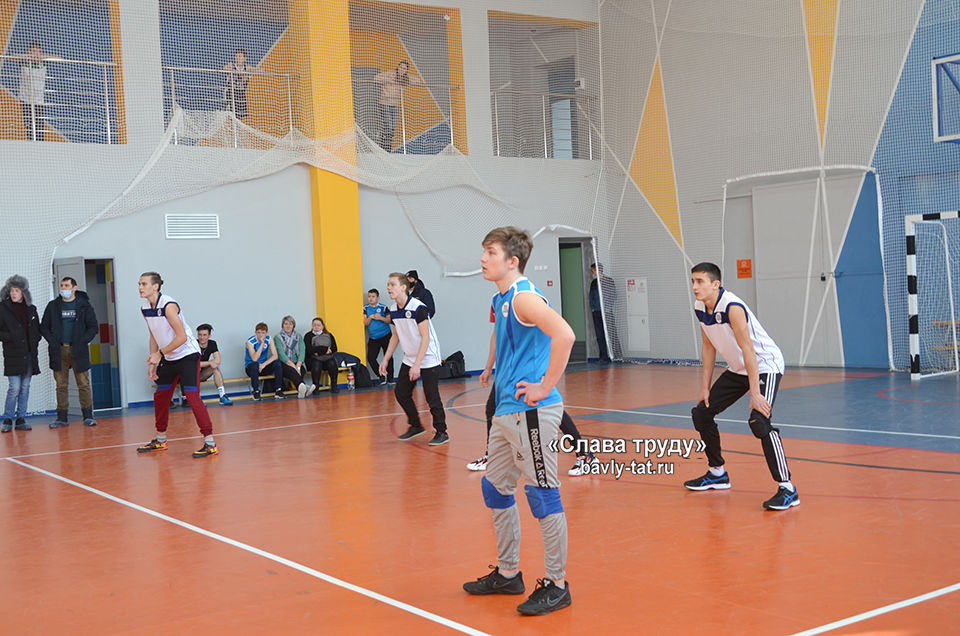 В Бавлах проходит первенство района по волейболу среди школьников
