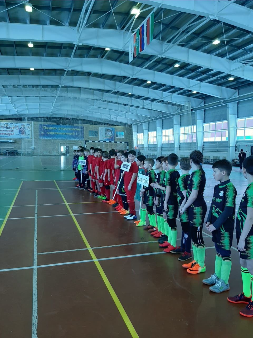 Молодые бавлинцы принимают гостей на первенстве по мини-футболу