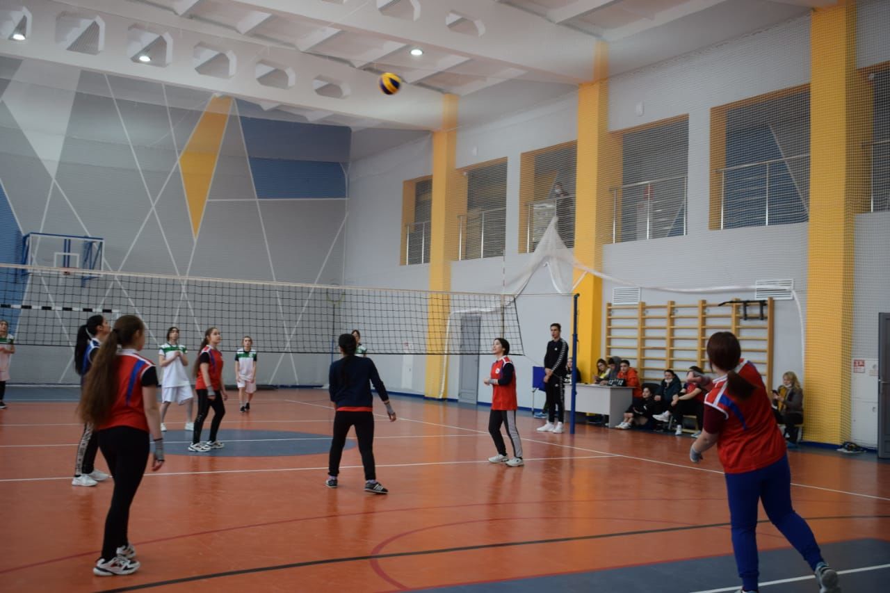 В спортшколе №2 прошёл отбор участниц районной волейбольной команды