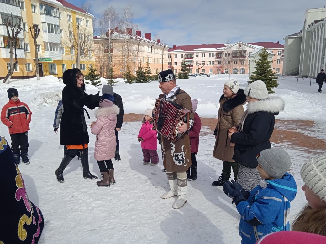 В Бавлах встретили весну: фотоотчет с места радостного события