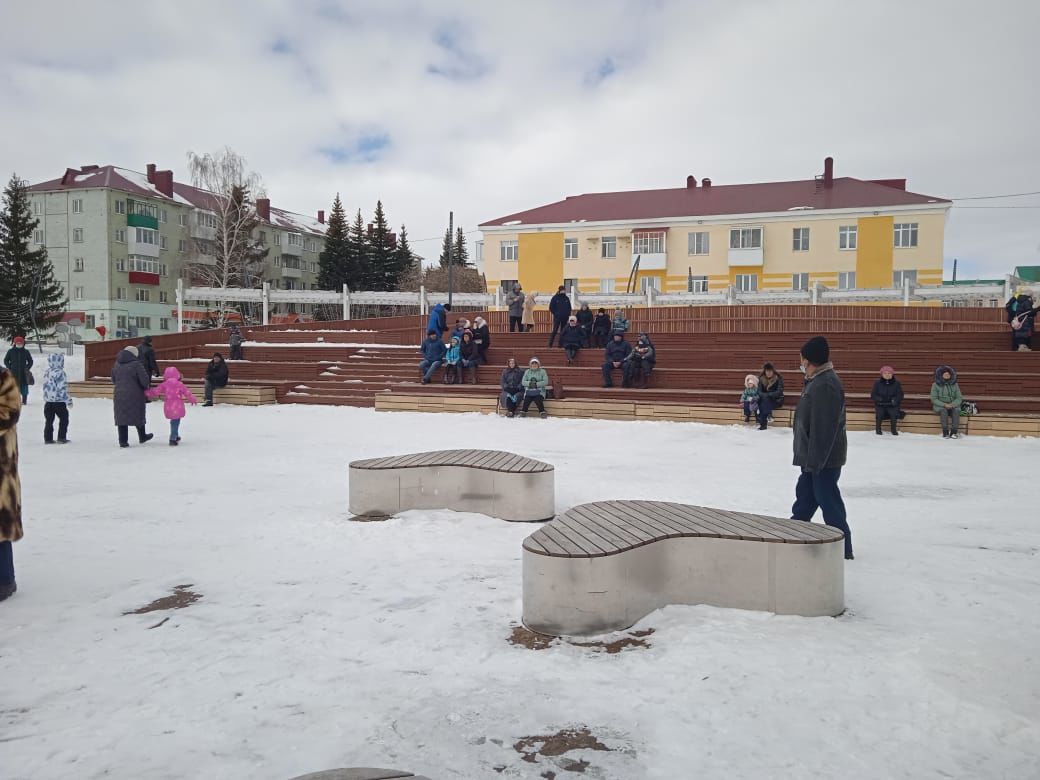 В Бавлах встретили весну: фотоотчет с места радостного события