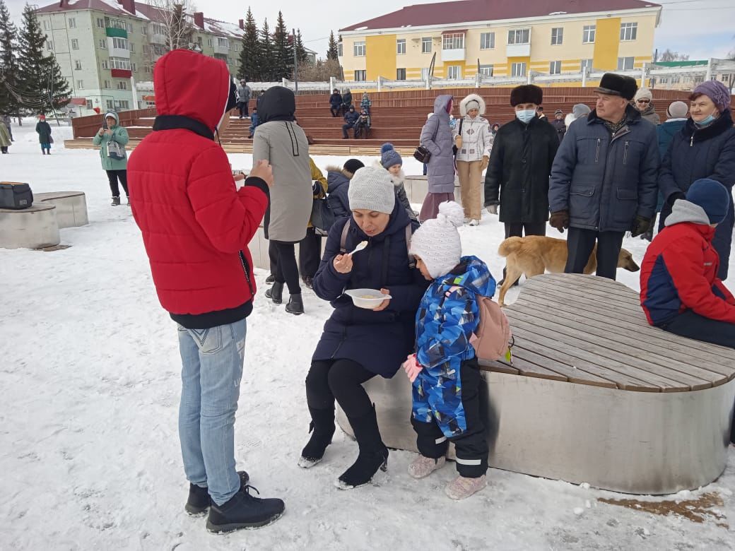 В Бавлах встретили весну: фотоотчет с места радостного события