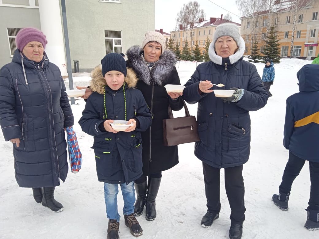 В Бавлах встретили весну: фотоотчет с места радостного события