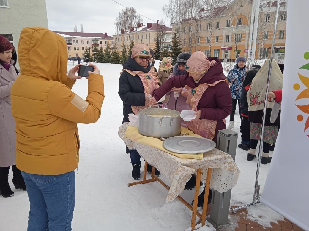 В Бавлах встретили весну: фотоотчет с места радостного события